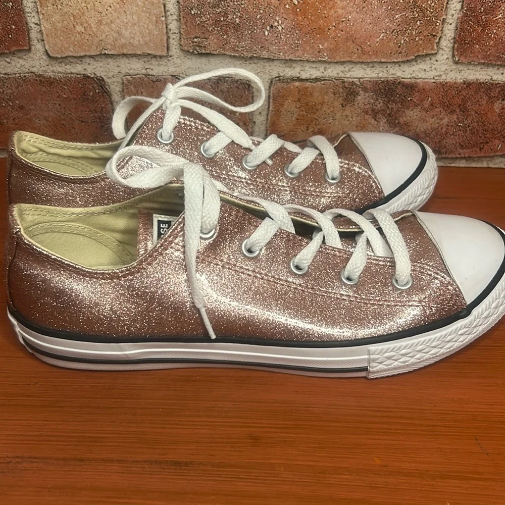 Converse Juniors Size 4 Pink